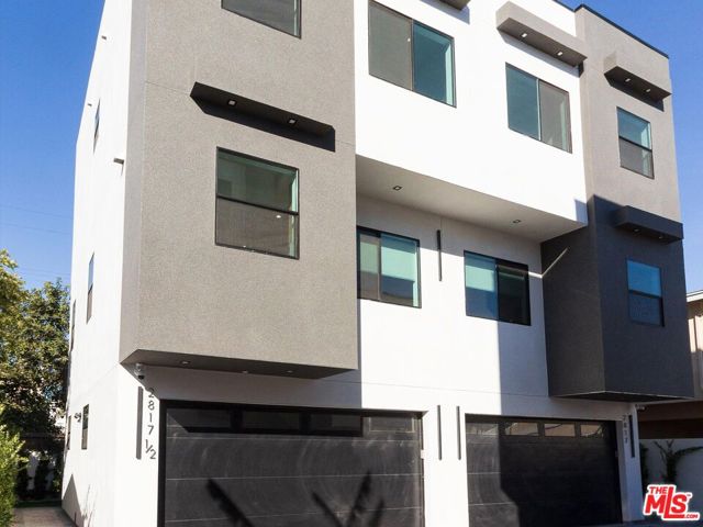 2817 S Redondo Boulevard, Los Angeles CA: https://media.crmls.org/mediaz/bf3c9e20-1d67-4fc1-91cd-6aa94f07f62b.jpg