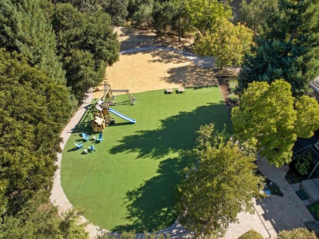 27464 Altamont Road, Los Altos Hills CA: https://media.crmls.org/mediaz/bf3cec85-1fbe-4d68-abbc-a438b9f96a58.jpg