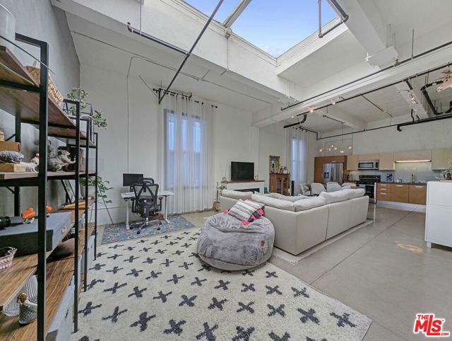 738 S Los Angeles Street, Los Angeles CA: https://media.crmls.org/mediaz/bf3cf4d7-dc16-4a34-ab37-b5f818f49b90.jpg