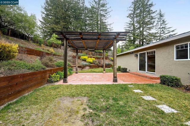 260 Saint Christopher Dr, Danville CA: https://media.crmls.org/mediaz/bf3dad99-13dc-4a61-b3d4-601ec07a239b.jpg