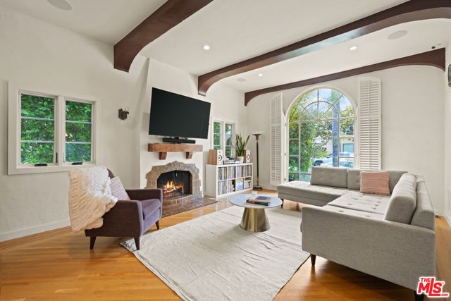 1618 S Durango Avenue, Los Angeles CA: https://media.crmls.org/mediaz/bf3db534-4c60-4076-a4ab-d905927568ee.jpg