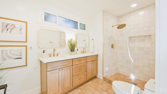 Detail Gallery Image 35 of 63 For 1045 Tarento Dr, San Diego,  CA 92107 - 4 Beds | 4 Baths