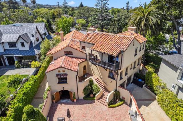 2307 Easton Drive, Burlingame CA: https://media.crmls.org/mediaz/bf3e7e1d-5e54-40a0-8750-9ae543b1313d.jpg
