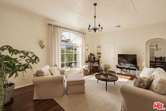 830 N Gardner Street, Los Angeles CA: https://media.crmls.org/mediaz/bf3e80e7-d595-4347-b517-54fcb5c6be65.jpg