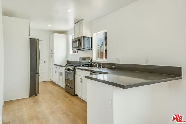1827 W 24th Street, Los Angeles CA: https://media.crmls.org/mediaz/bf3ea043-459b-41ca-b31f-3351f20ed7f7.jpg