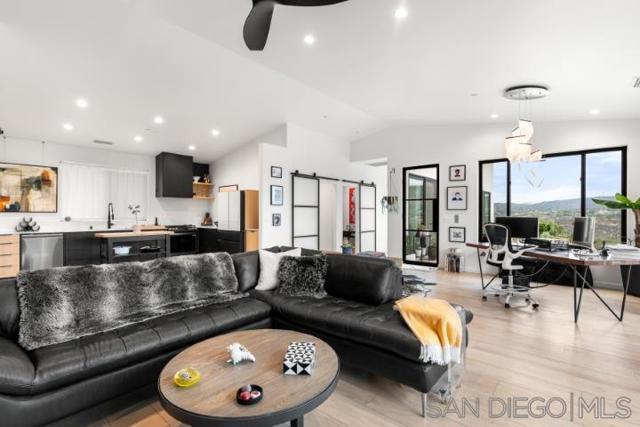 1615 Vista Del Lago, Fallbrook CA: https://media.crmls.org/mediaz/bf3ea624-b0e2-4bab-ad5c-d0e11df89638.jpg