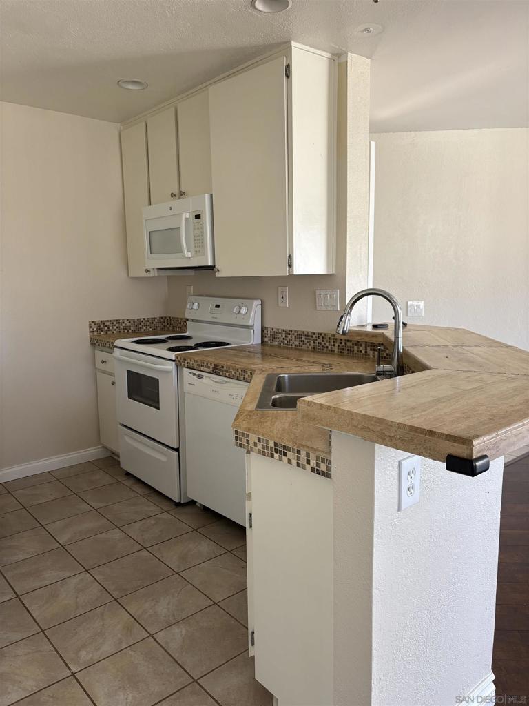 9730 Mesa Springs - photo 10