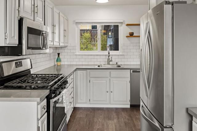 604 Mar Vista Drive, Monterey CA: https://media.crmls.org/mediaz/bf3f6bdf-3bee-4e60-842e-b3b62745c1d1.jpg