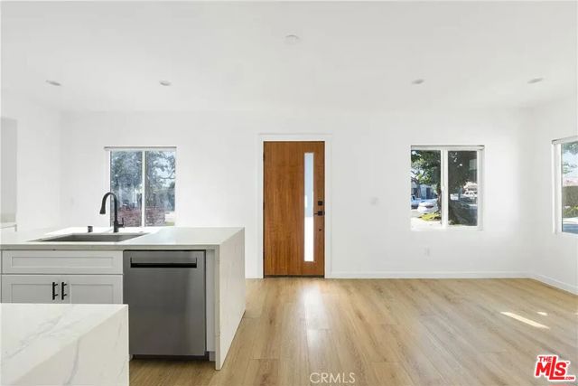935 E Fairview Boulevard, Inglewood CA: https://media.crmls.org/mediaz/bf3fcbd8-db16-458a-8344-c0a860767a6e.jpg
