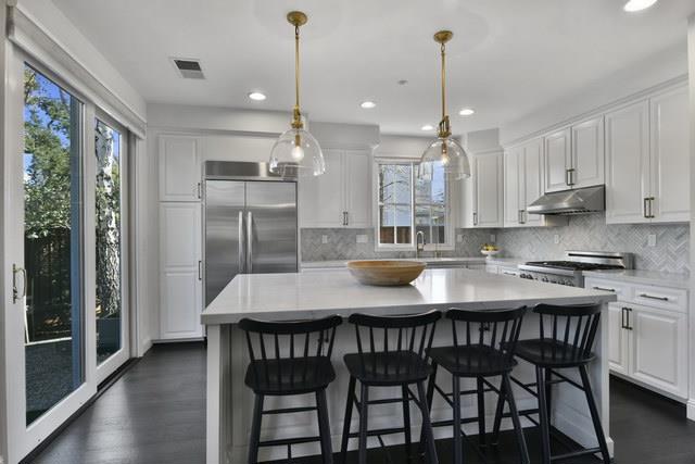 580 Laurel Street, Menlo Park CA: https://media.crmls.org/mediaz/bf406bca-4738-4e38-98c3-b9d67758cc27.jpg