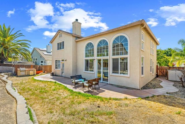 1515 Dovetail Way, Gilroy CA: https://media.crmls.org/mediaz/bf413019-8bd7-4ecb-89b8-86cd19a41234.jpg