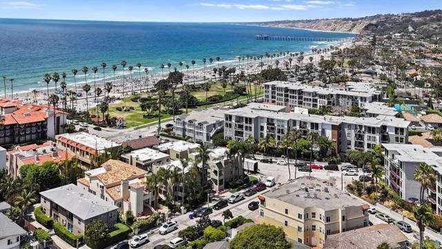 8121 Camino Del Sol, La Jolla CA: https://media.crmls.org/mediaz/bf416e78-0488-4117-bb71-762b0e6b5467.jpg