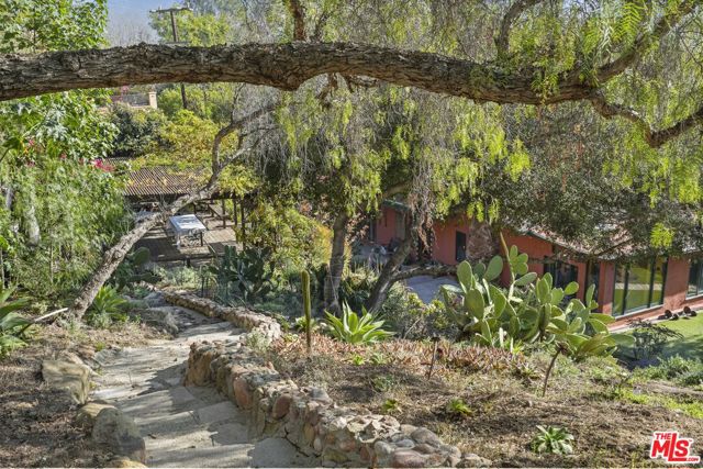 809 Basin Drive, Topanga CA: https://media.crmls.org/mediaz/bf41df85-13e3-4a0f-a102-997b165f278a.jpg