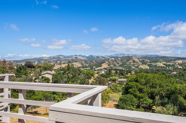 24935 Corte Poco, Salinas CA: https://media.crmls.org/mediaz/bf4201bc-36d9-4a32-a80d-25fcff811938.jpg