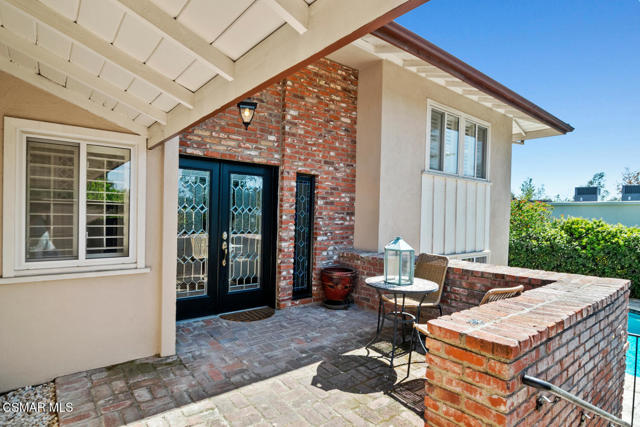 4809 Dunman Avenue, Woodland Hills CA: https://media.crmls.org/mediaz/bf4299af-79b8-4e19-afb3-17f4d35e40e6.jpg