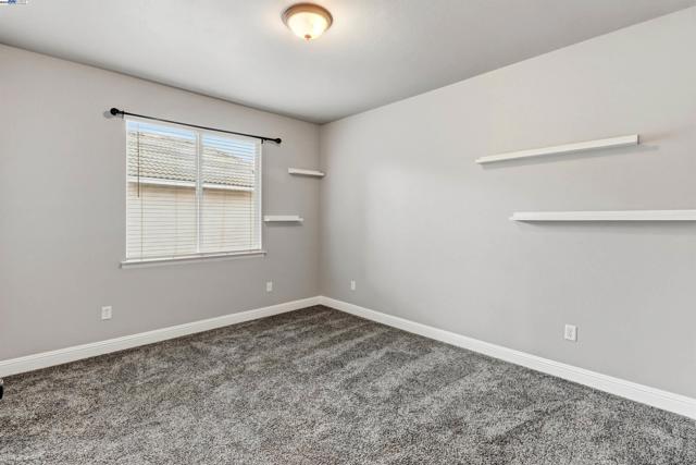 5512 Sagehen Ct, Loomis CA: https://media.crmls.org/mediaz/bf430f9a-d772-4566-be5f-07302e11c51c.jpg