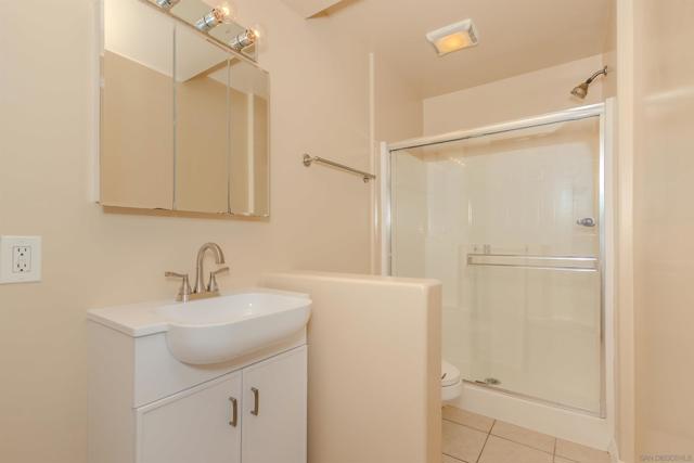 Image 8 of 27 For 5252 Balboa Arms Dr  #155
