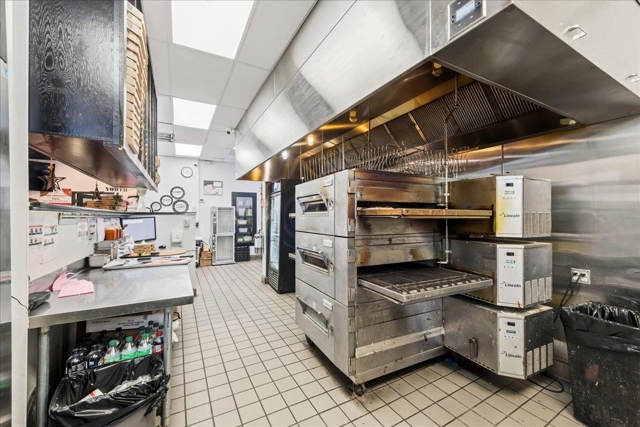 Image 14 of 21 For 706 Colorado Ave