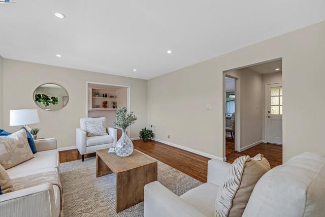 5266 Troy Ave, Fremont CA: https://media.crmls.org/mediaz/bf4364ab-b8eb-4b2b-aa09-f6312cab1fa2.jpg