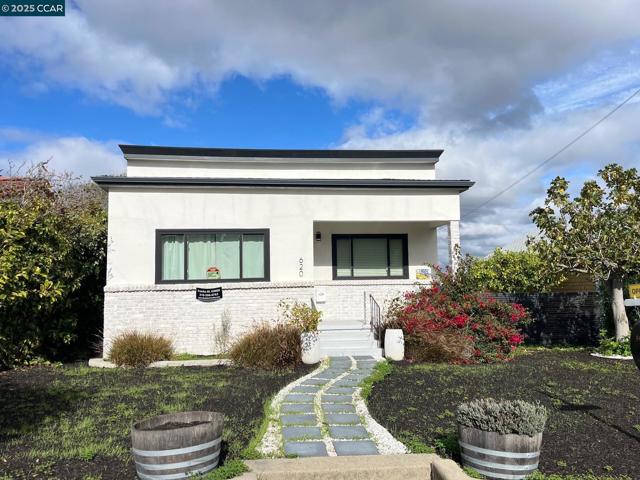 620 Kentucky St, Vallejo CA: https://media.crmls.org/mediaz/bf43b041-6476-4bb3-9198-dc0110869083.jpg