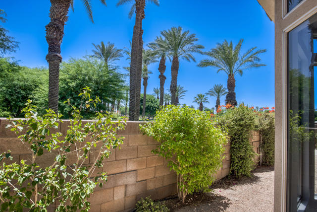 44010 Royal Troon Drive Drive, Indio CA: https://media.crmls.org/mediaz/bf43e27d-1e42-4482-a0ce-32f5867b56f1.jpg