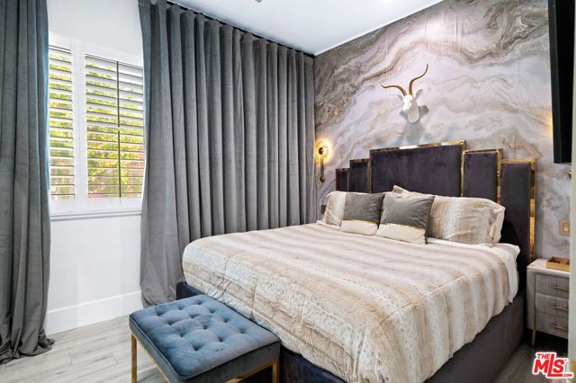 1083 E Circulo San Sorrento Road, Palm Springs CA: https://media.crmls.org/mediaz/bf441d38-59b5-4fee-9cd9-16566056143b.jpg