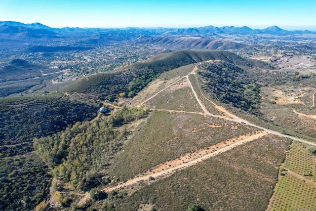 18408 Sweet Ln, Ramona CA: https://media.crmls.org/mediaz/bf443419-500f-47ee-a611-c9753129dc4b.jpg