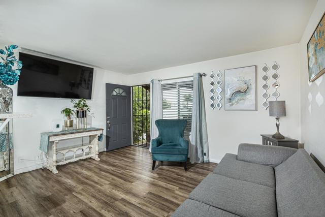 4164 Cherokee Ave, San Diego CA: https://media.crmls.org/mediaz/bf44c367-fb4d-4ac8-86ef-b26f5d206a05.jpg