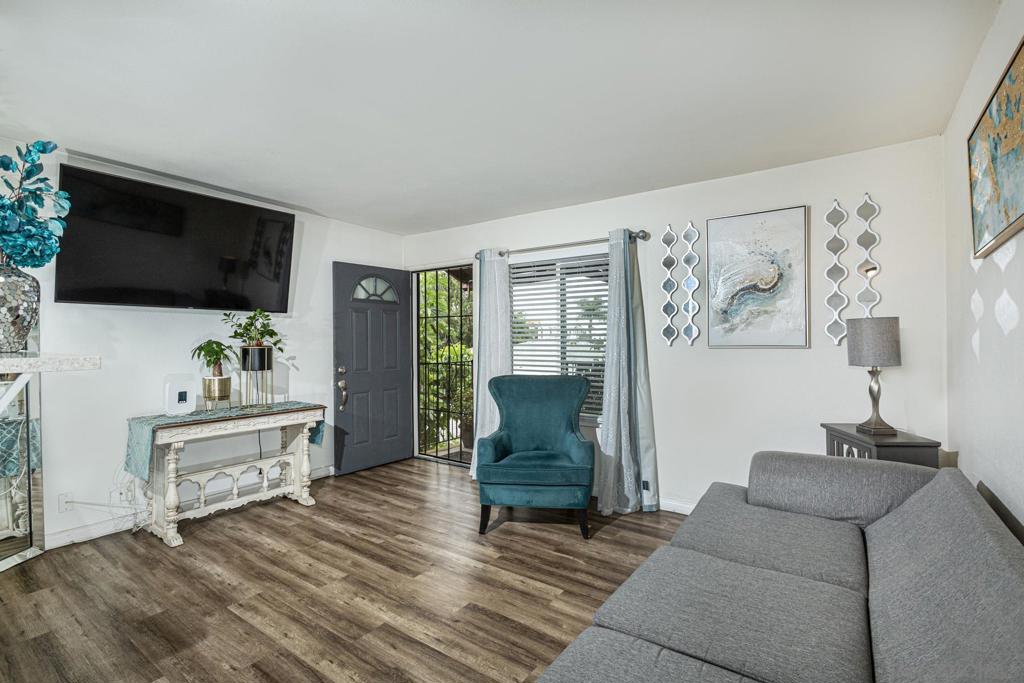 MLS #250030448SD img 3