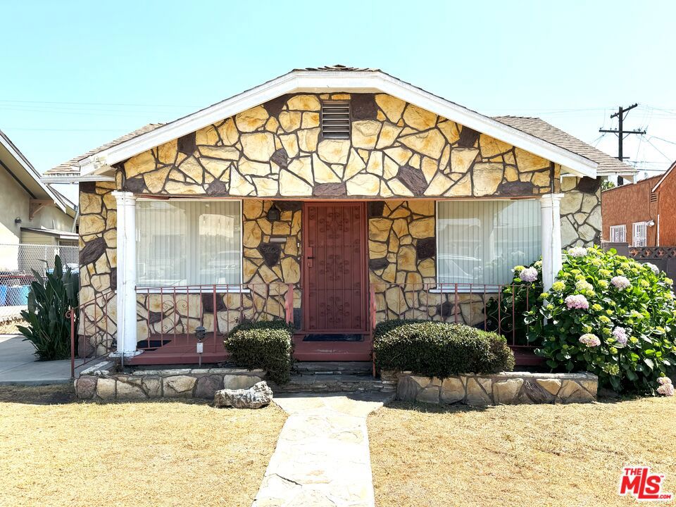 1706 W 65th Place