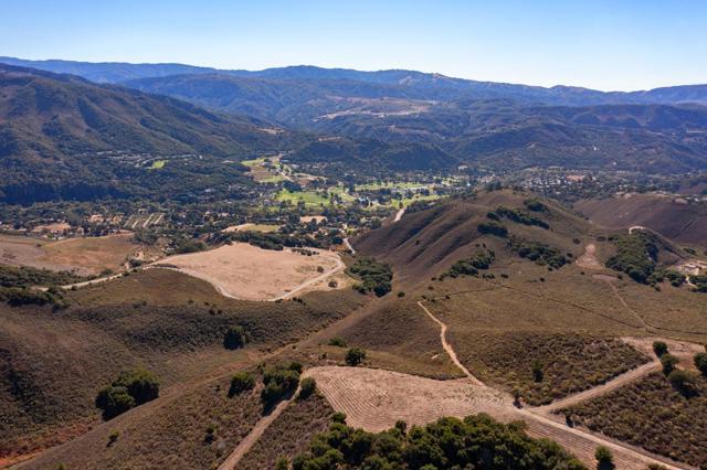 10190 Calle De Robles, Carmel CA: https://media.crmls.org/mediaz/bf452c0d-4978-4327-ab25-23627ffdccc0.jpg