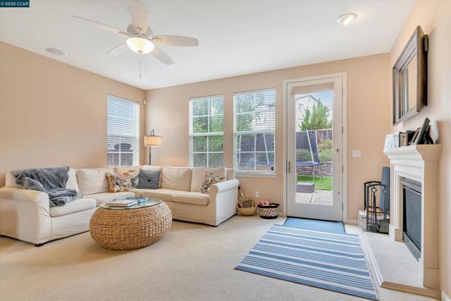 1489 Menton St, Danville CA: https://media.crmls.org/mediaz/bf45a89b-b343-4953-a0ce-2e251cbac007.jpg