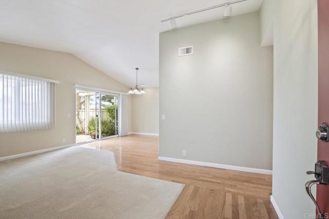 4065 Caminito Davila, San Diego CA: https://media.crmls.org/mediaz/bf461c27-ac6e-4151-ab1e-f331a7ff1de9.jpg