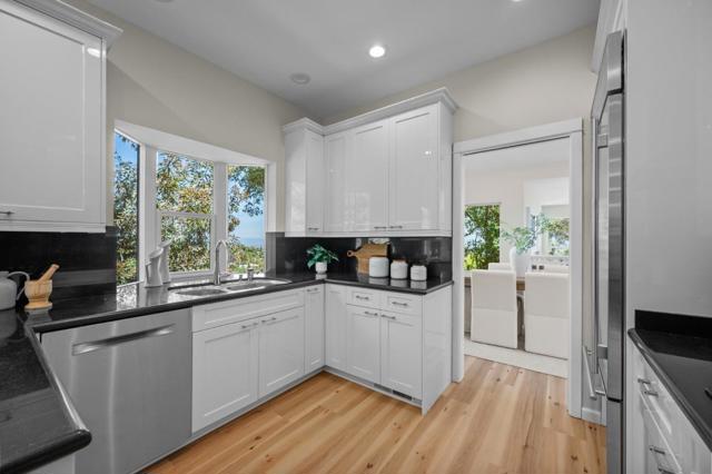 3554 Oak Knoll Drive, Redwood City CA: https://media.crmls.org/mediaz/bf464003-411e-46fa-a672-bd7d91c0e362.jpg