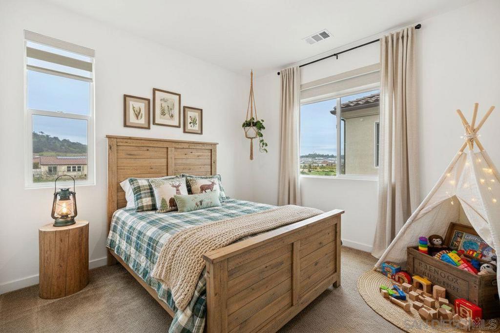 https://media.crmls.org/mediaz/bf469212-f170-44db-af24-0d27b46b90d7.jpg?preset=X-Large