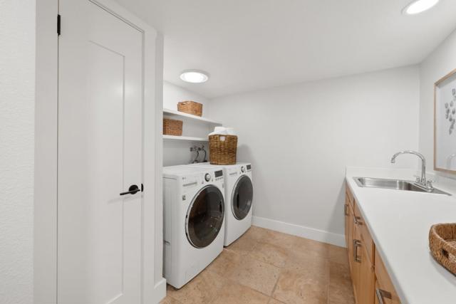 21 Valley Oak Street, Portola Valley CA: https://media.crmls.org/mediaz/bf46bd95-9900-4eb6-9707-d044fb1698dd.jpg