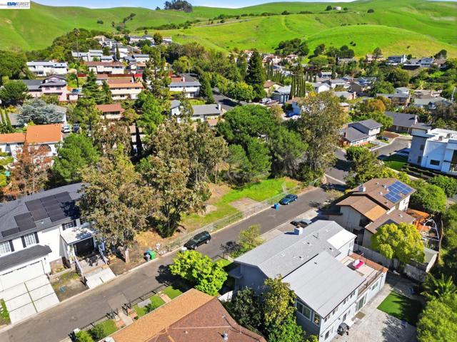 394 Appian Way, Union City CA: https://media.crmls.org/mediaz/bf4721fb-5673-41cf-aee4-c2750c60e748.jpg