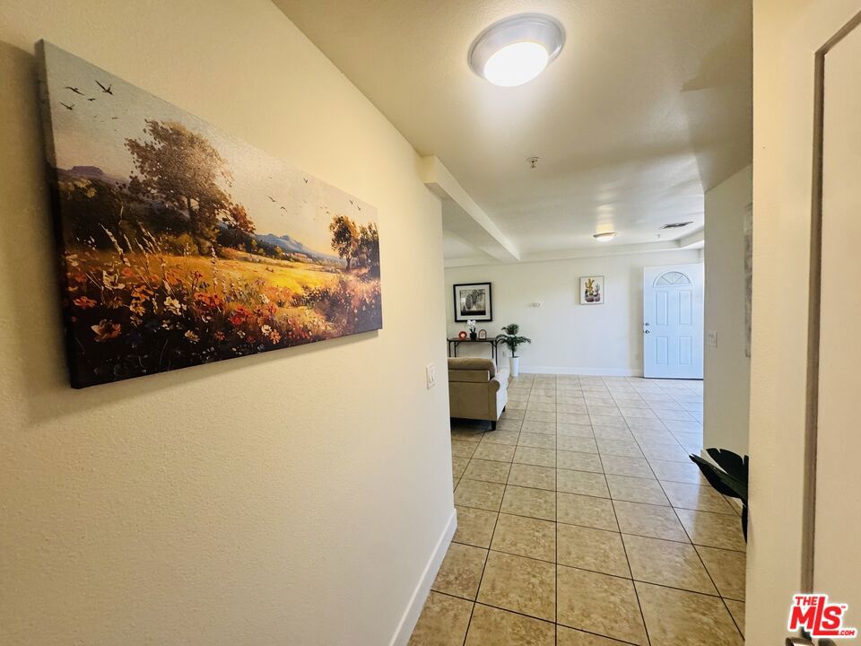https://media.crmls.org/mediaz/bf47a081-369c-4f81-8940-179516b2275a.jpg?preset=X-Large