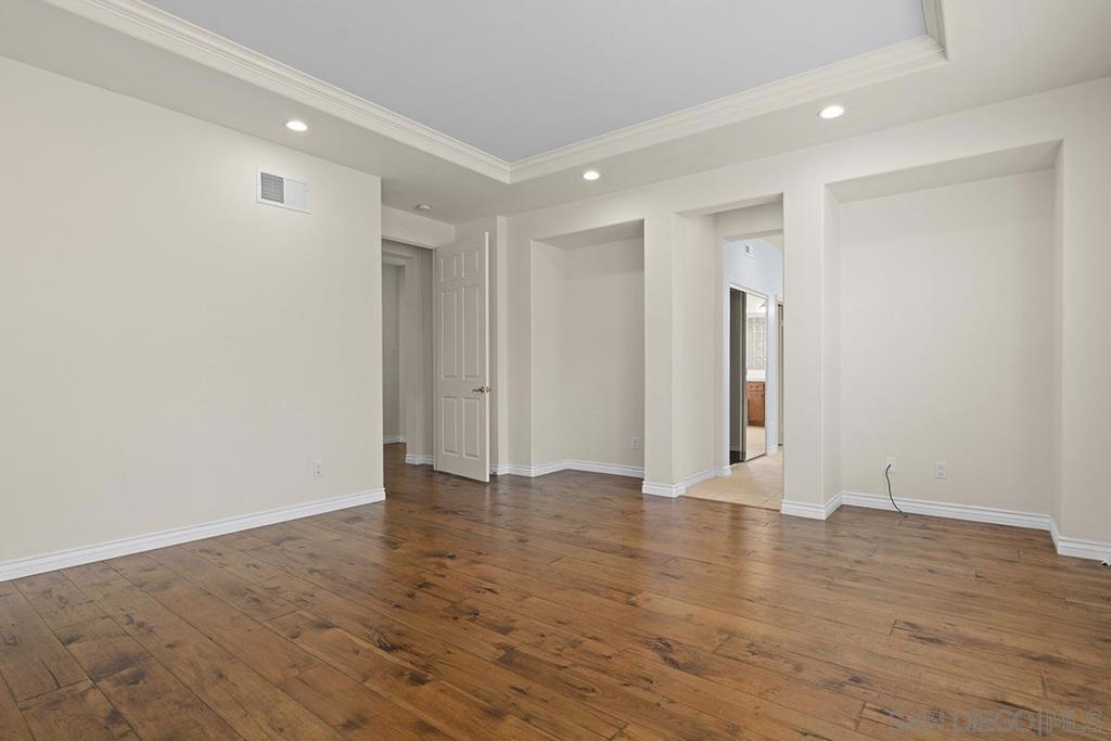 MLS #250043701SD image #36