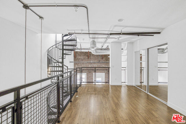 253 S Broadway, Los Angeles CA: https://media.crmls.org/mediaz/bf47f862-3f10-46d0-b58b-a8a39fed48e3.jpg