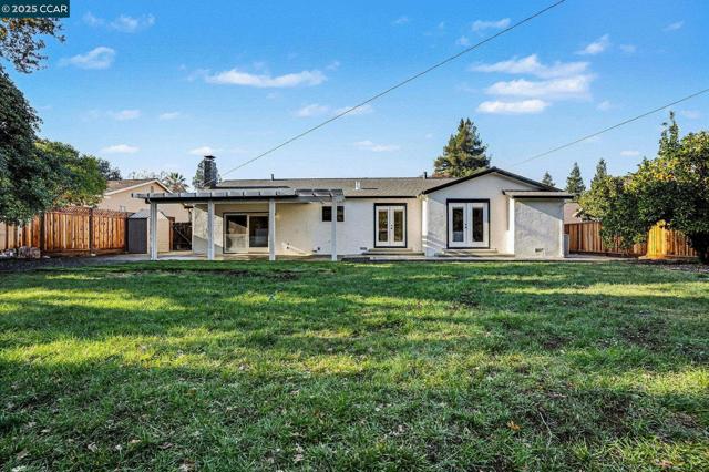 1053 Arkell Rd, Walnut Creek CA: https://media.crmls.org/mediaz/bf488090-791e-4407-92bf-32fe246ba776.jpg