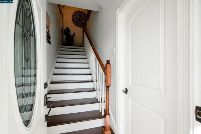 2510 E 21st ST, Oakland CA: https://media.crmls.org/mediaz/bf49597a-fcb3-41db-8d40-b5408d352eab.jpg