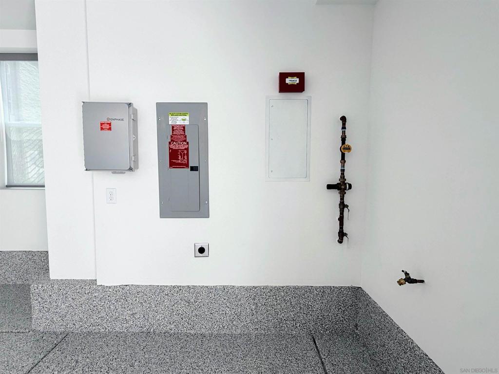 https://media.crmls.org/mediaz/bf49ba2a-77af-4721-8836-c223956e651f.jpg?preset=X-Large