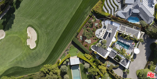 526 Crocker Sperry Drive, Montecito CA: https://media.crmls.org/mediaz/bf49d5ab-fd2c-49f6-9405-234e8df61652.jpg