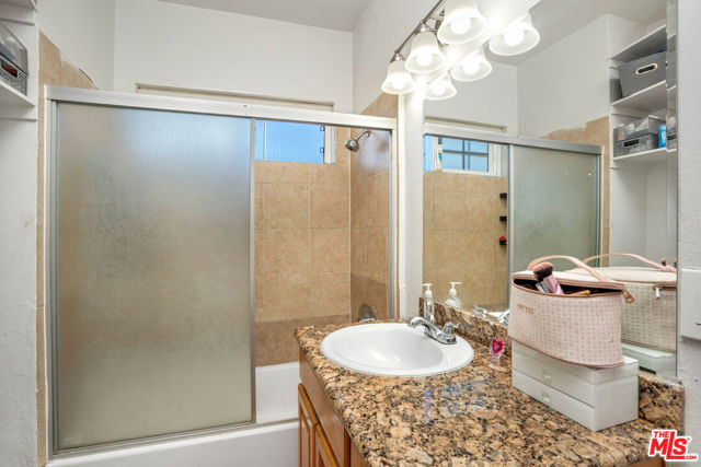 Image 14 of 27 For 11329 Sherman Way