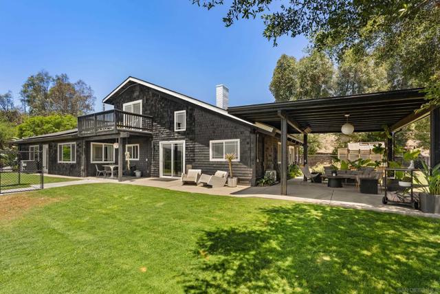 3860 Las Flores, Fallbrook CA: https://media.crmls.org/mediaz/bf4a7188-0d1d-4774-a78e-228d3740e3ce.jpg