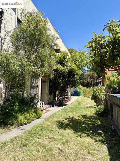 1100 Park AVE, Alameda CA: https://media.crmls.org/mediaz/bf4ab8b7-0501-4b6c-9266-538825a29747.jpg