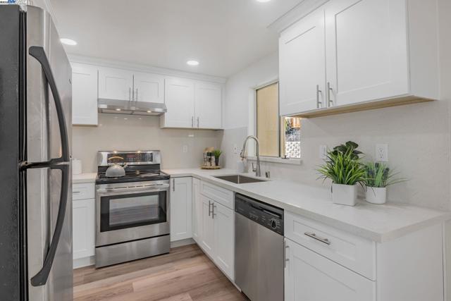 216 Appian Way, Union City CA: https://media.crmls.org/mediaz/bf4abd31-5cb3-4b20-a530-664de164644a.jpg