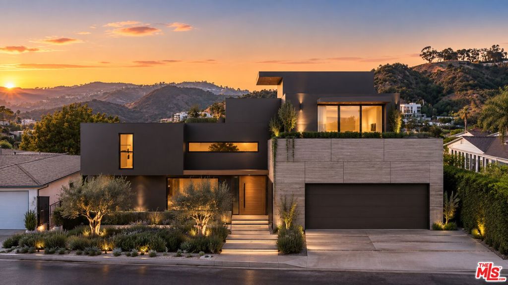 2453 Creston Way — Modern
