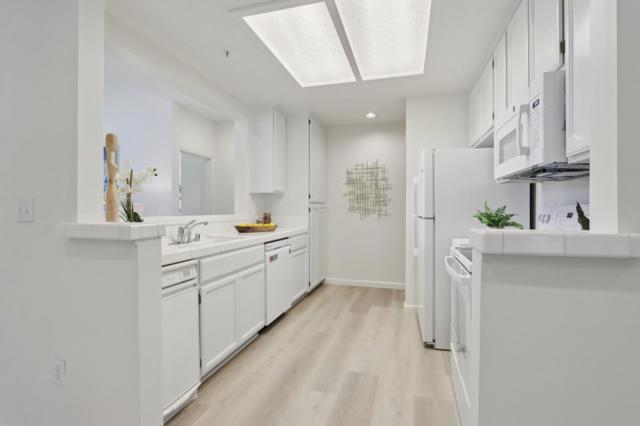 2508 Hastings Shore Lane, Redwood City CA: https://media.crmls.org/mediaz/bf4b7382-d51e-4284-8304-43dd63fcd2a8.jpg